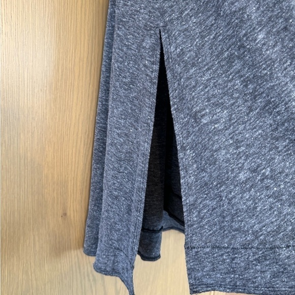 We The Free V-Neck Heather Gray Side Slit Tunic Fitted Arm / Small - Picture 4 of 10